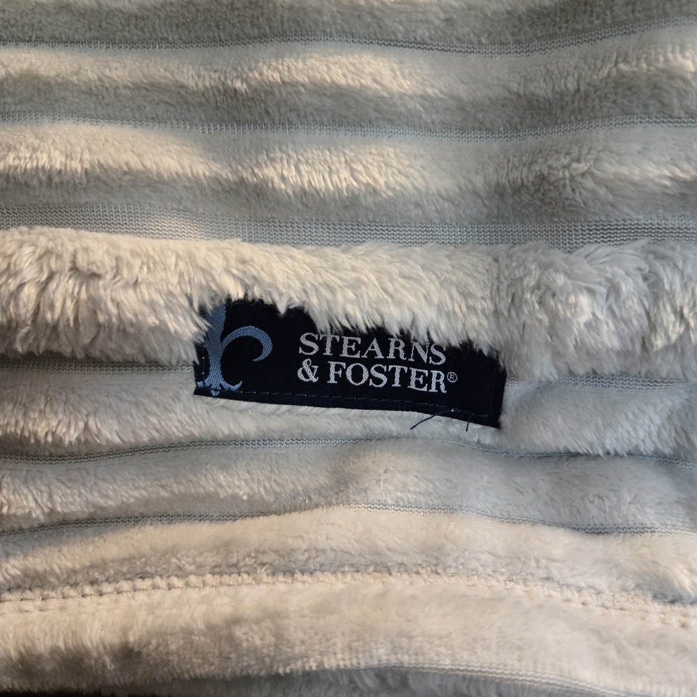Plush Gray Throw Blanket - Picture 2 of 6